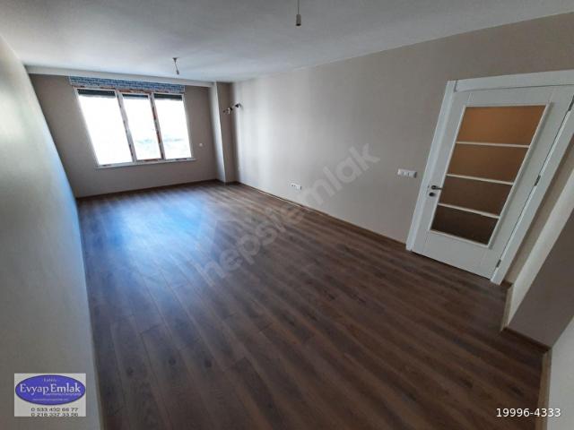 KADIKÖYDE YENİSIFIR 90M2 KOMBİLİ*2+1 ASANSÖRLÜ 2.KAT*BOŞ *EVYAP