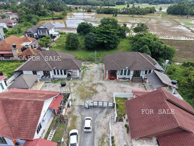 KADOK Dekat Jalan Utama Banglo Tanah Besar untuk Dijual