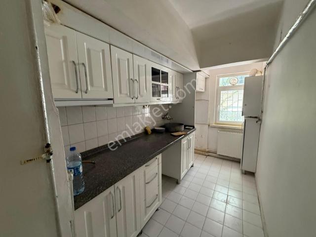 Kafkaslarda Eşyalı Akademiye Yakın 3+1 Y Giriş Kiralık Daire