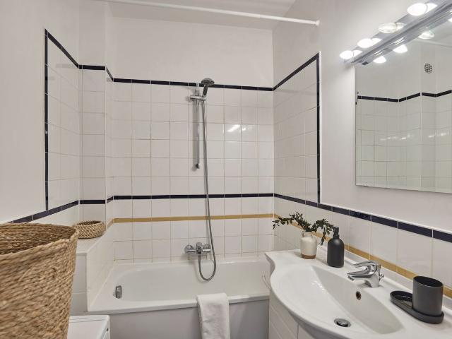 Kahlo 1 bedroom in Invalides, Paris Amsterdam Apartments for Rent
