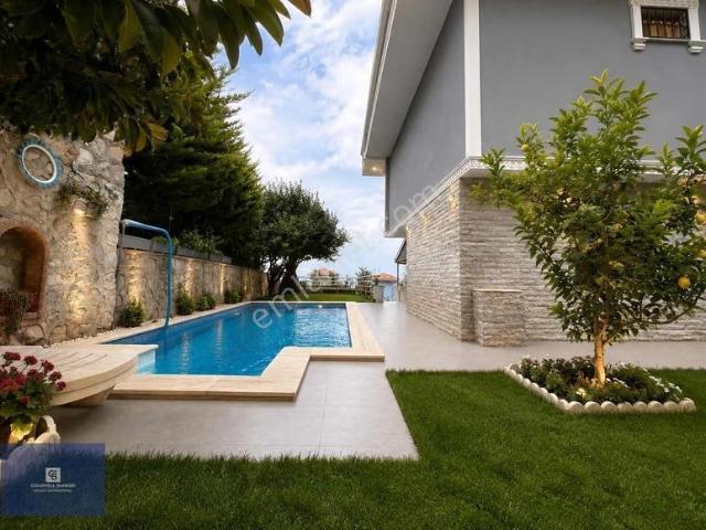 Kahramandere'de Müstakil Havuzlu, Deniz Manzaralı 6+2 Villa