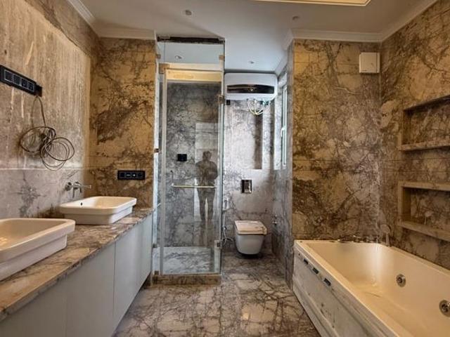 Kailash Colony 5 Bedroom 4000 Sq. Ft. Builder Floor in Kailash Colony Delhi Listing ID: #9994
