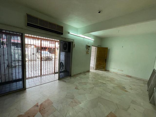 Kajang Taman Sri Jelok 22 x 70 Double Storey House