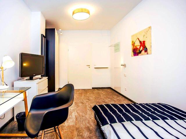 Kaltmiete zzgl. Nebenkosten, for rent at Taunusstraße 00 3.OGre, Bahnhofsviertel, Frankfurt am Main 60329