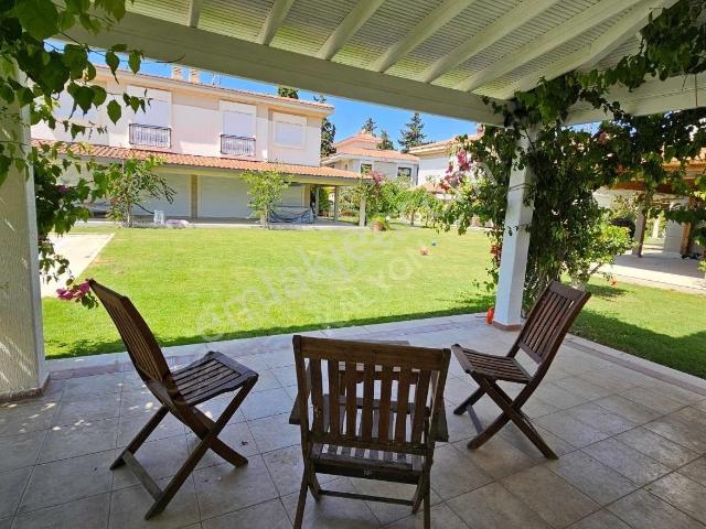 Kalyondan İzmir Çeşme Ilıcada Havuzlu Sitede Satılık Villa