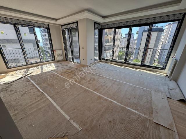 Kalamış Wyndham Otel Karşı Sokağında 3+1 Satılık