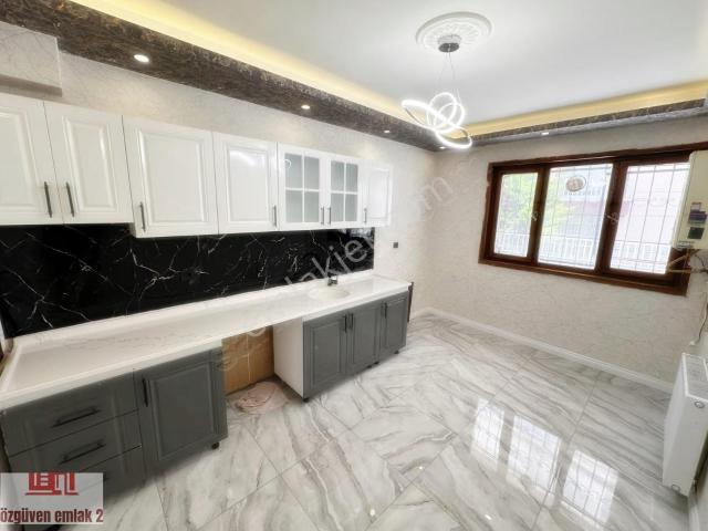 Kalbur Caddesi'nde Full Lüx Yapılı Geniş M2 3,5+1 Daire
