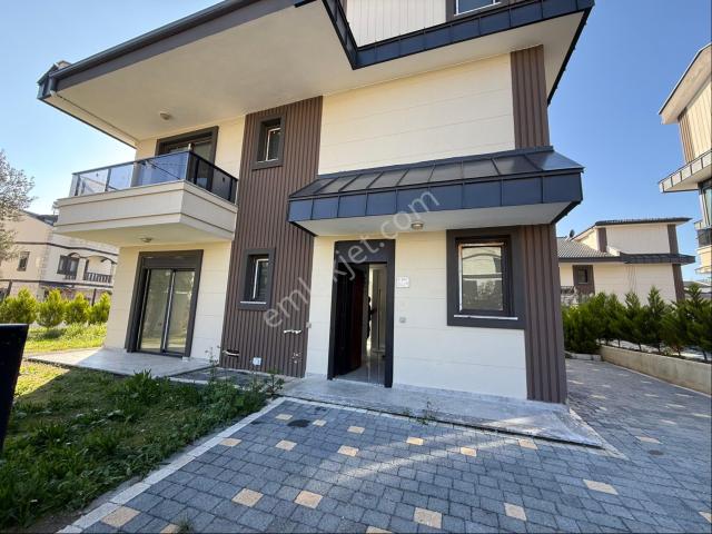 Kale Gayrimenkul’den Güre’de Havuzlu 5+1 Müstakil Satılık Villa