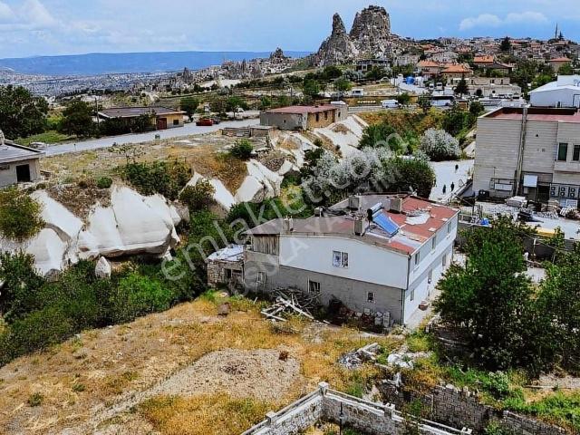 Kale Ve Vadi Manzaralı Ticari İşletmeye Uygun Ev Ve Arsası