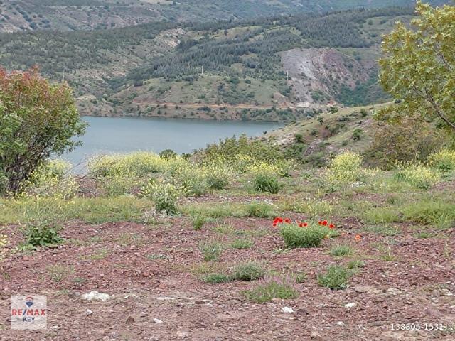 KALECİK'TE BARAJ GÖLÜ MANZARALI TEK TAPU TARLA