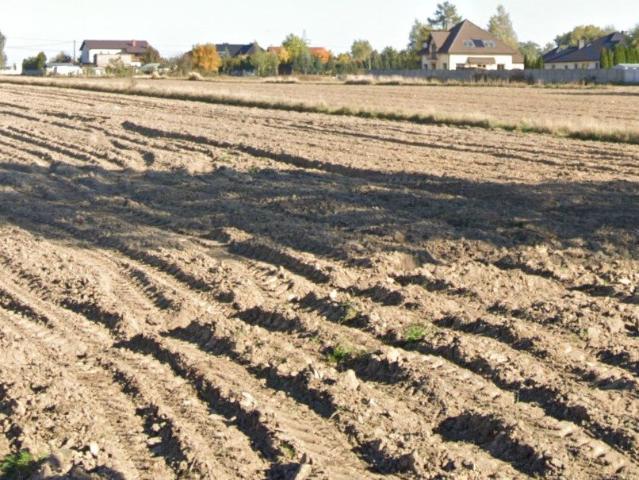 Działka budowlana 1100 m² z pełnym uzbrojeniem i dojazdem
