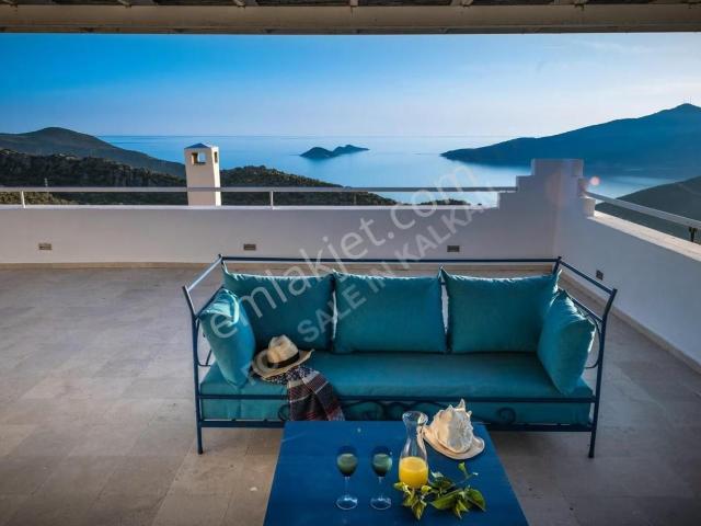 Kalkan'da Deniz Manzaralı, 904m² Arsa İçinde 4+1 Lüks Villa