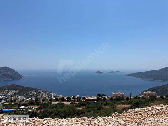 Kalkan'da kesintisiz ada ve deniz manzaralı özel villa arsası