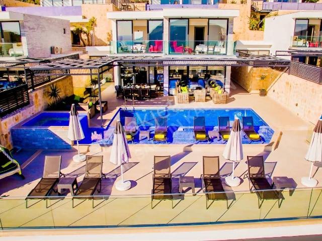 Kalkan'da Kesintisiz Deniz Manzaralı, Lüks 5+1 Villa