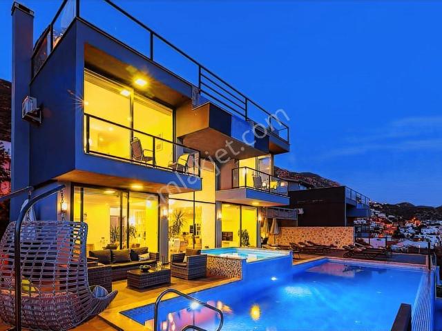 Kalkanda Satılık 4+1 Lüks Villa
