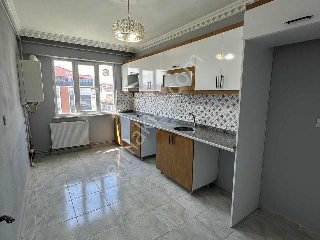Kapaklı Okulların Yanı 2+1 Pazara,servis Alanı,merkezi