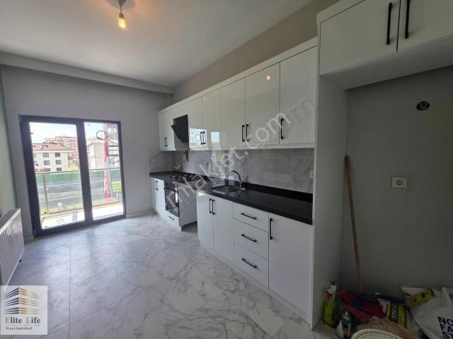 Kapalı Havuzlu Sitede Ebeveyn Banyolu, Otoparklı, Sıfır 3+1 Lüks