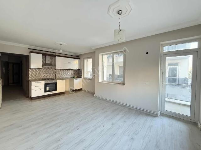 Kapalı Otoparklı Site İçinde Doğalgazlı 2+1