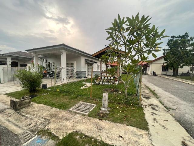 Kapar 1storey semid end lot facing open near mosque