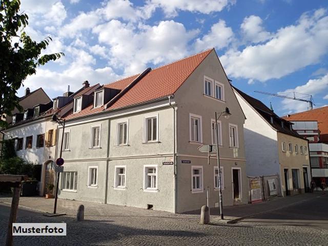 Kapitalanlage + Mehrfamilienhaus mit 3 Wohnungen und Garage