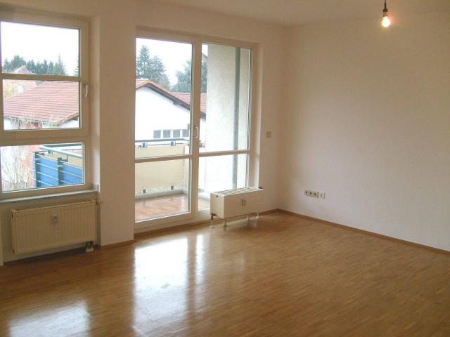 Kapitalanlage mit Erbpacht! Schicke 2 Zimmer Wohnung mit Balkon und TG Platz!