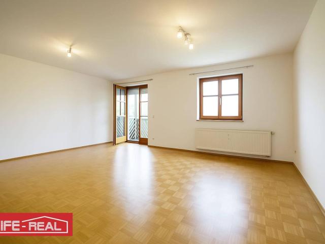 Kapitalanlage oder neues Zuhause! Großzügige 3,5 Zimmer Wohnung mit Blick ins Grüne