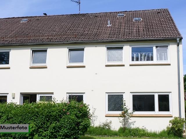 Kapitalanlage + Achtfamilienhaus nebst Doppelgarage
