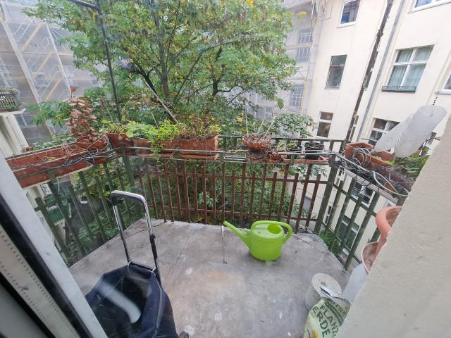 Kapitalanlage in Bestlage: 1 Zimmer Altbauwohnung mit Balkon in Neukölln – Eigennutzung ab 2030!
