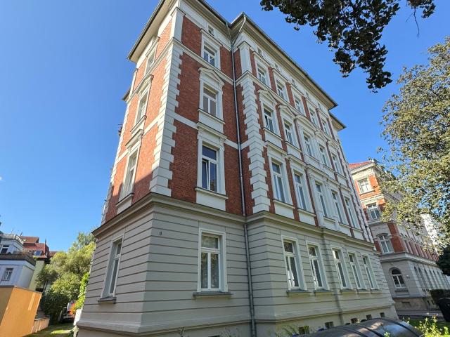 Kapitalanlage in der Brühlervorstadt: Eine lichtdurchflutete Zwei Zimmer Wohnung im Hochparterre mit Balkon, Einbauküche und Tageslichtbad