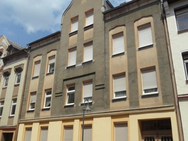 KAPITALANLAGE RENDITEOBJEKT saniertes MFH mit 5 Einheiten, großer gepflegter Gemeinschaftsgarten