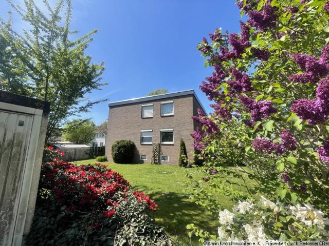 Sanierte 3 Zimmer Wohnung mit Einbauküche, Balkon und Garage in Oldenburg/ Ohmstede