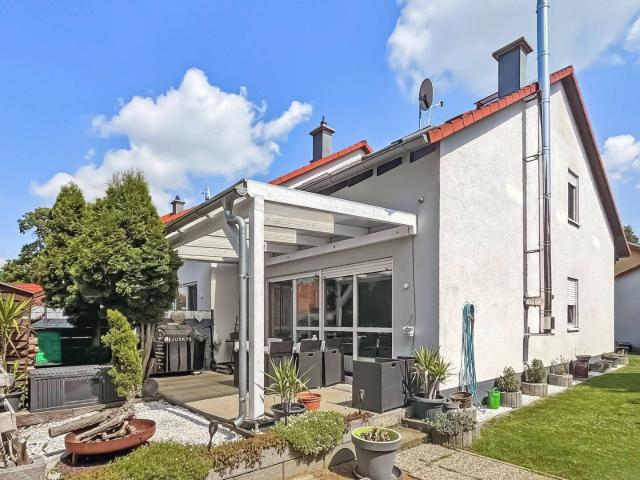 Kapitalanlage: vermietetes Reiheneckhaus mit 4 Zimmer, Terrasse und Garage in Landsberg