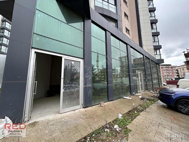 Kartal Cevizli de Merkezi Konumda Satılık Net 28 m' Dükkan