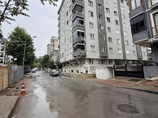 Kartal Esentepe Mahallesinde Satılık 3+1 Ara Kat Daire