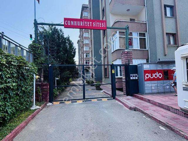 Kartal Hürriyet Mah. Cumhuriyet Sitesi Satılık 3+1 Daire