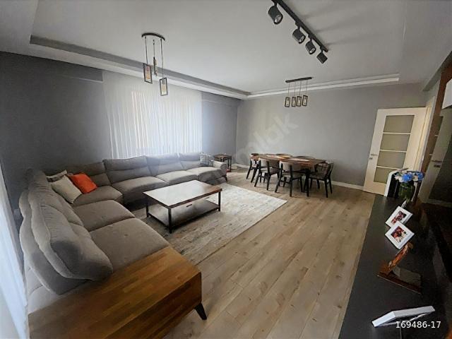Kartal Uğurmumcu Satılık 4+1 Daire Güney Cephe Cadde Üzeri