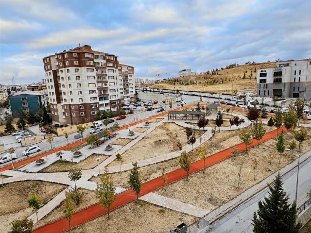Kartal'dan Kombili Önü Açık Geniş Ve Ferah 3+1 Daire