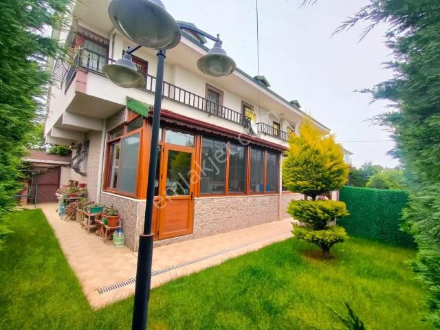 Kartallar'dan Full Eşyalı Masrafsız Bahçeli Fırsat Yazlık Villa
