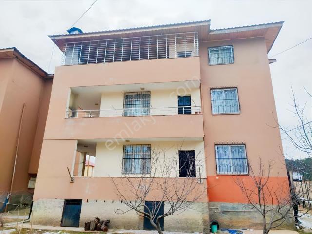Kar Emlaktan Akçatekir Nohutlukta 3 Daire 9+3 Satılık Ev