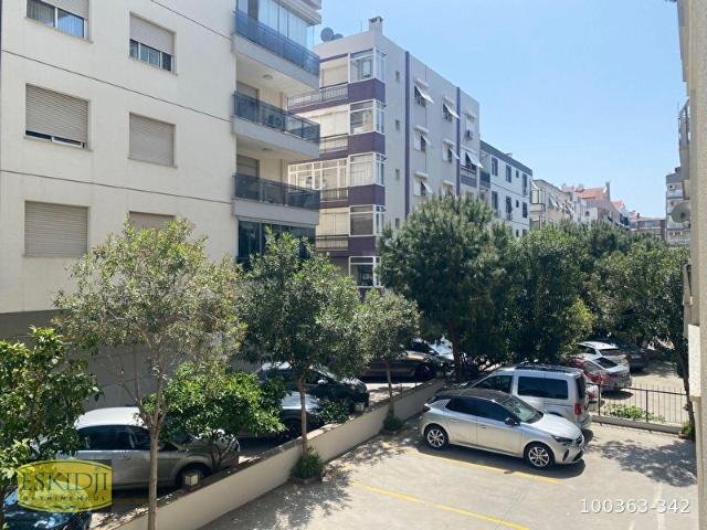 KARŞIYAKA GİRNE CADDESİNDE GARANTİ BANKASI YANI BÜYÜK SATILIK 3+1 DAİRE