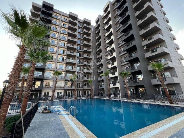 Karınca'dan Çeşmeli'de Giyinme Odalı Havuzlu 1+1 Köşe Daire !