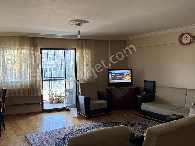 Karşıyaka Tersane Mahallesinde Satılık 3+1 Daire