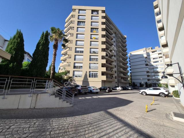 Karşıyaka Trioevler Sitesinde Satılık 3+1 165 M2 Daire Kanıt Eml