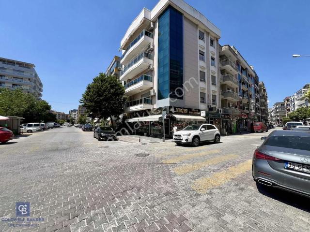 Karşıyaka Yalı Mahallesi'nde İşlek Konumda Satılık Dükkan