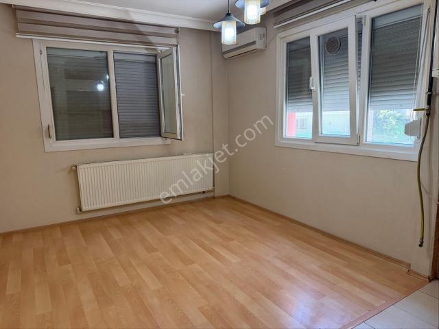 Karşıyaka Yalı Mahallesinde Kiralık 2+1 Lüx Köşe Daire