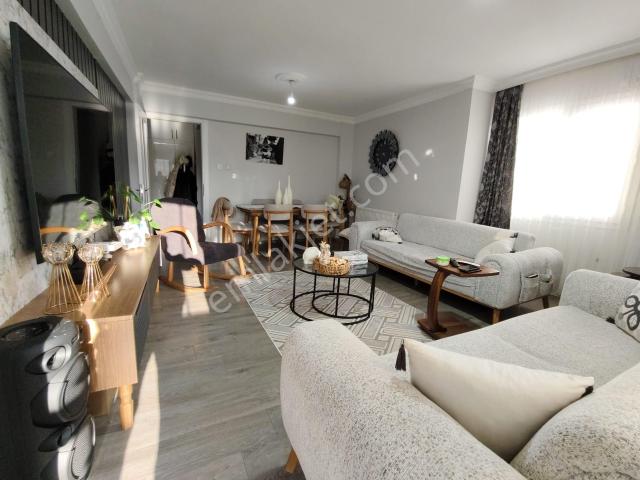 Karşıyaka Zübeyde Hanım Mahallesinde 3+1 Full Tadilatlı Satılık Daire