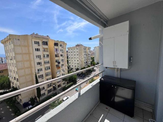 Karşıyaka Zübeyde Hanım Toki Konutları’nda Satılık 2+1 Daire