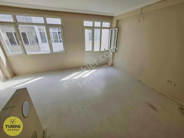 Karşıyaka Alaybey'de Sahile Yakın 2+1 Kiralık Daire
