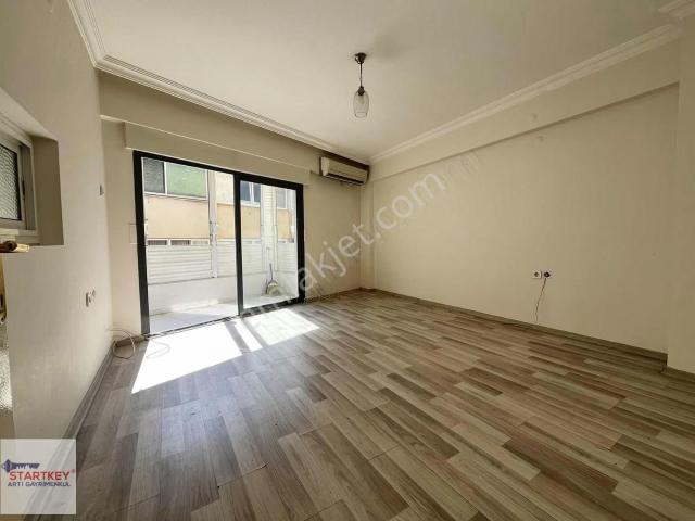 Karşıyaka Çarşı Tiyatro Sokağında 1+1 Kiralık Ofis