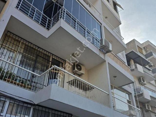 Karşıyaka Çarşıya Yakın Genış Ikı Teraslı 3+1 Satılık Daıre